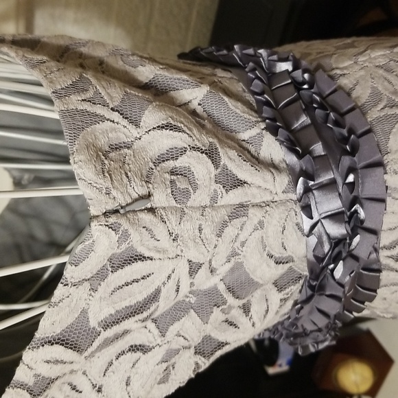 Flattering Suzi Chin for Maggy Boutique Dress - Picture 5 of 10